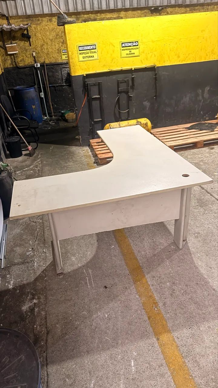 Mesa escritório em L
