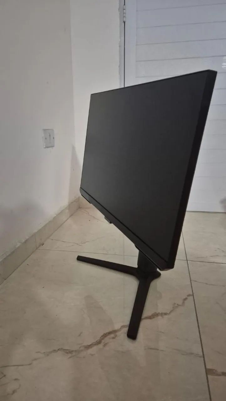 Monitor Samsung Odyssey G40 27 IPS 240hz G-sync - Foto 5