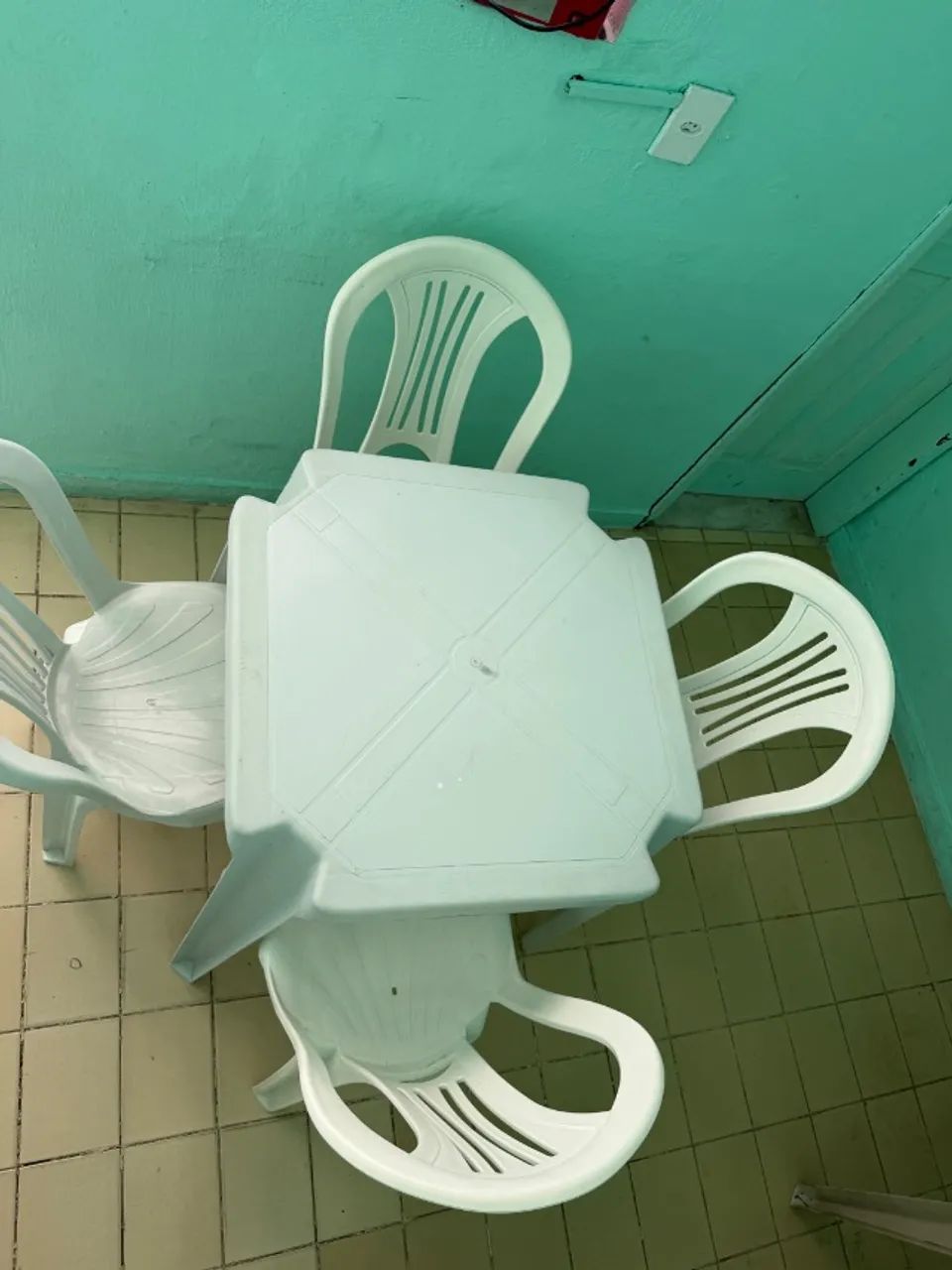 Conjunto de mesa com 4 cadeiras