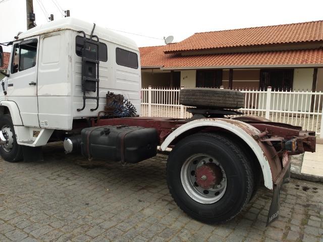 Caminhão Mercedez Benz