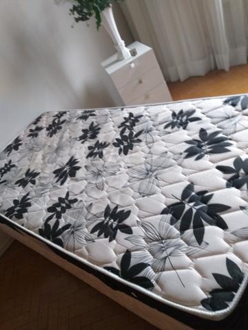 Cama box e abajur