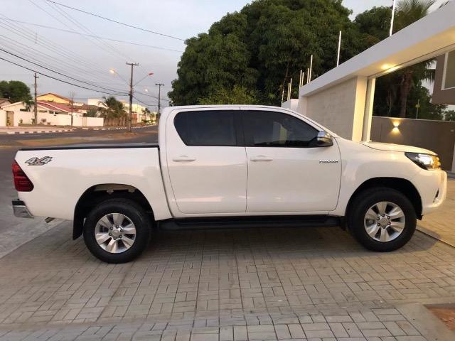 Toyota Hilux SRV 4x4, diesel, automática, 17/17, branca - Foto 6
