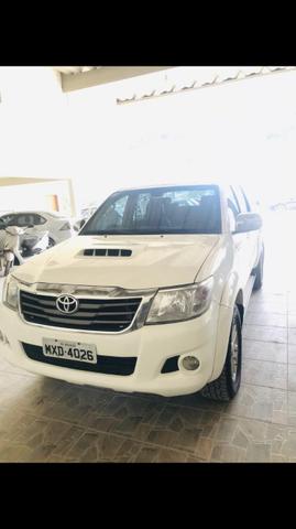 Hilux SRV 2012 com controle de tração, bancos elétricos e roda 17 original