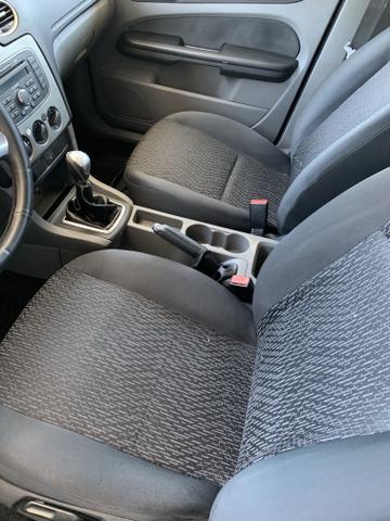 Focus GLX sedam 1.6 completo 4 pneus novos - Foto 11