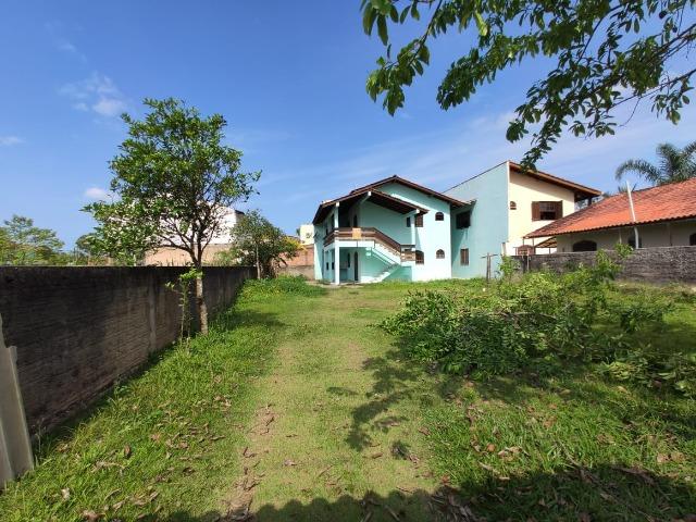 Sobrado em Itapoá, com 2 apartamentos, região nobre comércio e residencial - Foto 9