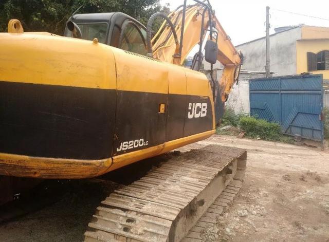 Escavadeira hidráulica JCB b200