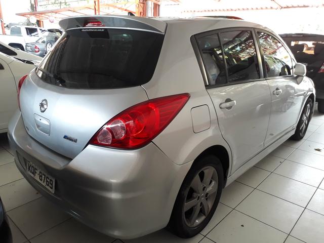 04-Tiida sl 1.8 completo c/ teto solar e banco em couro - Foto 4