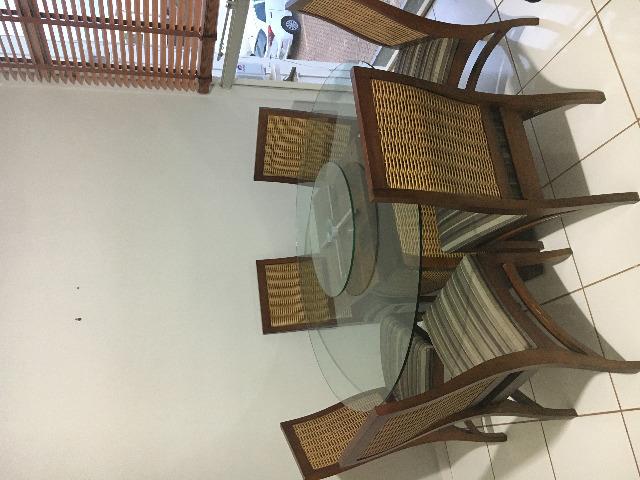 Mesa de 6 lugares e 01 aparador - Foto 2