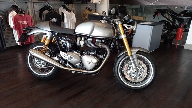 TRIUMPH THRUXTON 1200 R