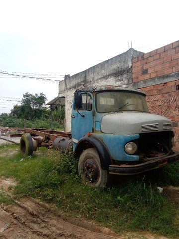 CAMINHÃO MERCEDES NO ESTADO