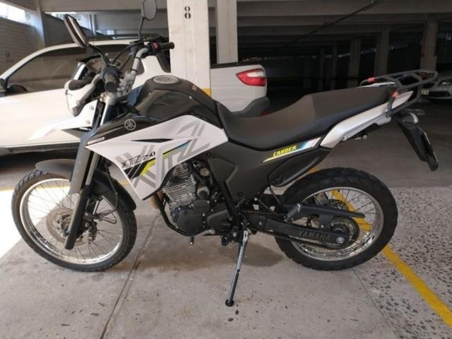 XTZ 250 LANDER 2018 C/ENTRADA DE $1000