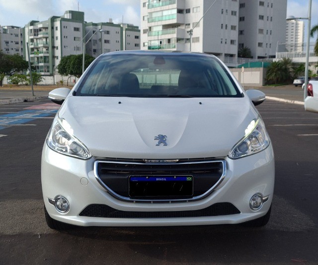 PEUGEOT 208 GRIFFE 2014-2015