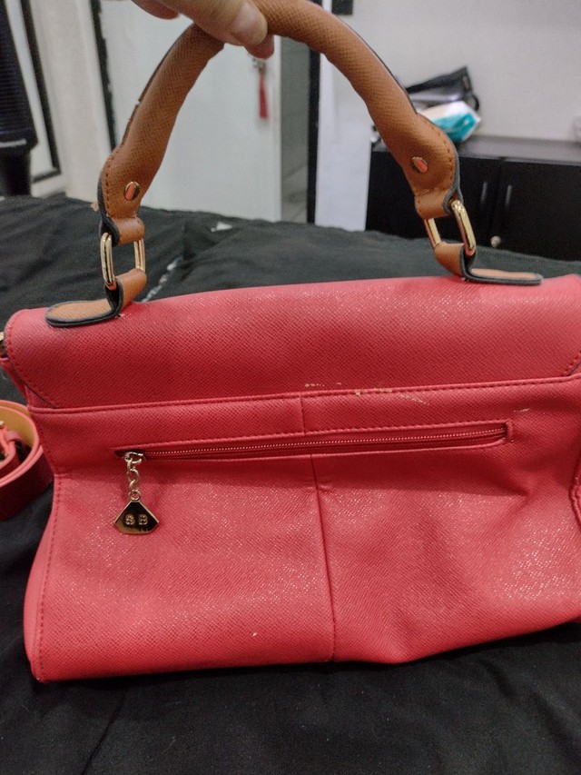 Bolsa vermelha e marrom com o cinto  - Foto 3