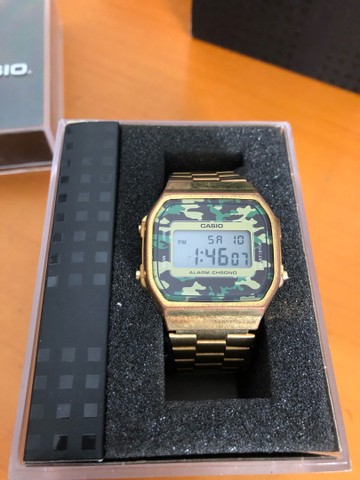 casio camuflado dourado