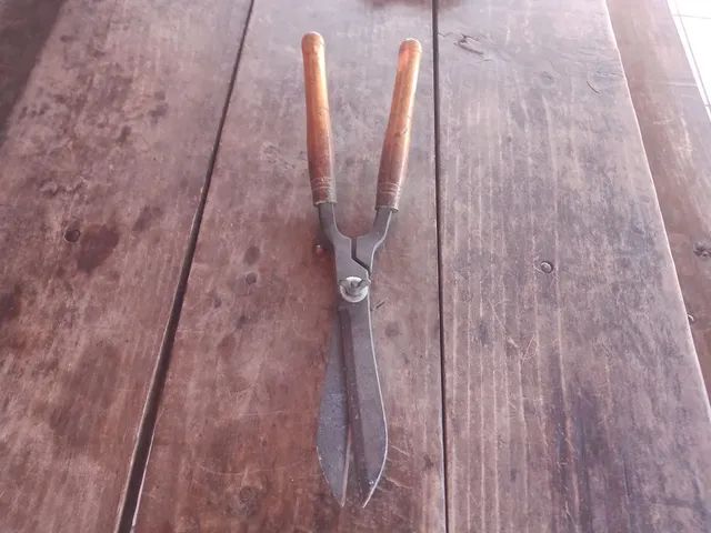 Tesoura de cortar grama antiga 