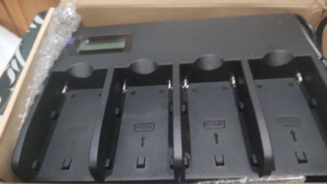 Carregador Quádruplo Probty Para Baterias Np-F970 F980 F770 F570 F960 Carrega 4 Baterias - Foto 5