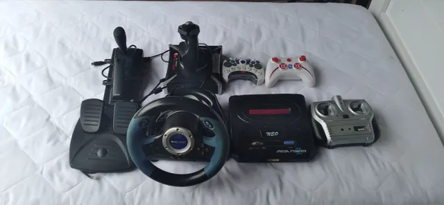 Volante de PC, volante de corrida de jogos USB universal para uso de PC PS3  PS2, volante de corrida com pedal, rotação de 180 graus : :  Games e Consoles