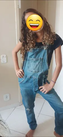 Linda jardineira jeans tamanho 12 anos