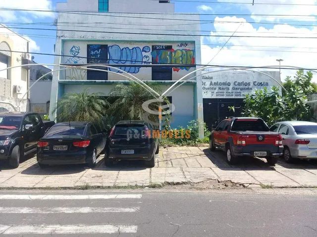 Prédio comercial no centro