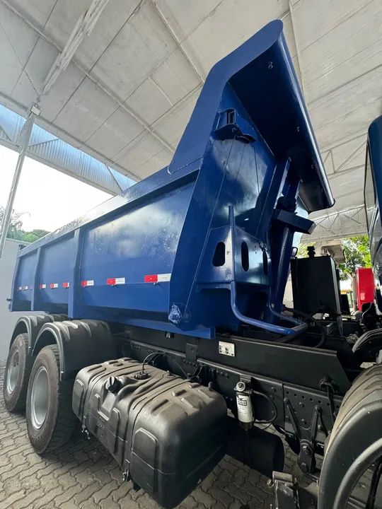 Mercedes-Benz Axor 2831 ano 2008 basculante  - Foto 10