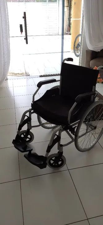 Cadeira de rodas nova na caixa - Foto 4