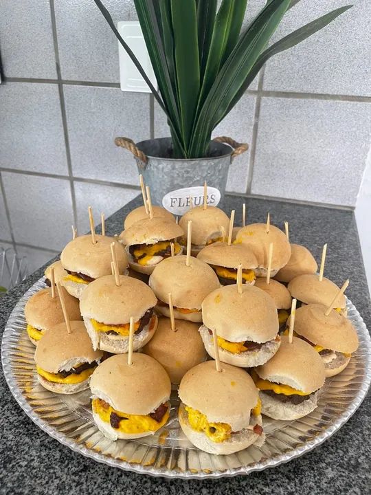 Contrate mini hambúrgueres para sua festa  - Foto 3