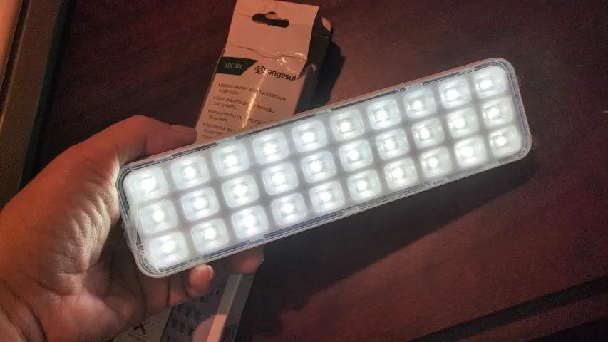 Lâmpada/luminária de Emergência - Foto 2