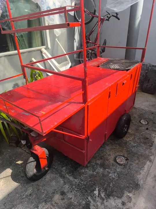 Carrinho de mão vermelho