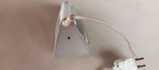 Vendo esse ferro de passar roupa da marca Candice  - Foto 3