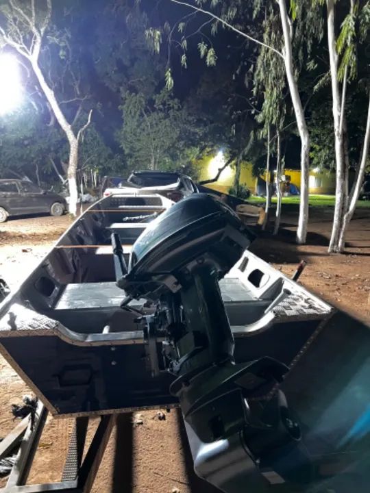 Canoa marreco 5.5,Motor 30HP e Carretinha  - Foto 4