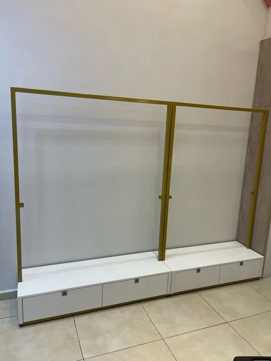 Expositor / Arara com gaveteiro - Metanol Branco com dourado - Foto 2