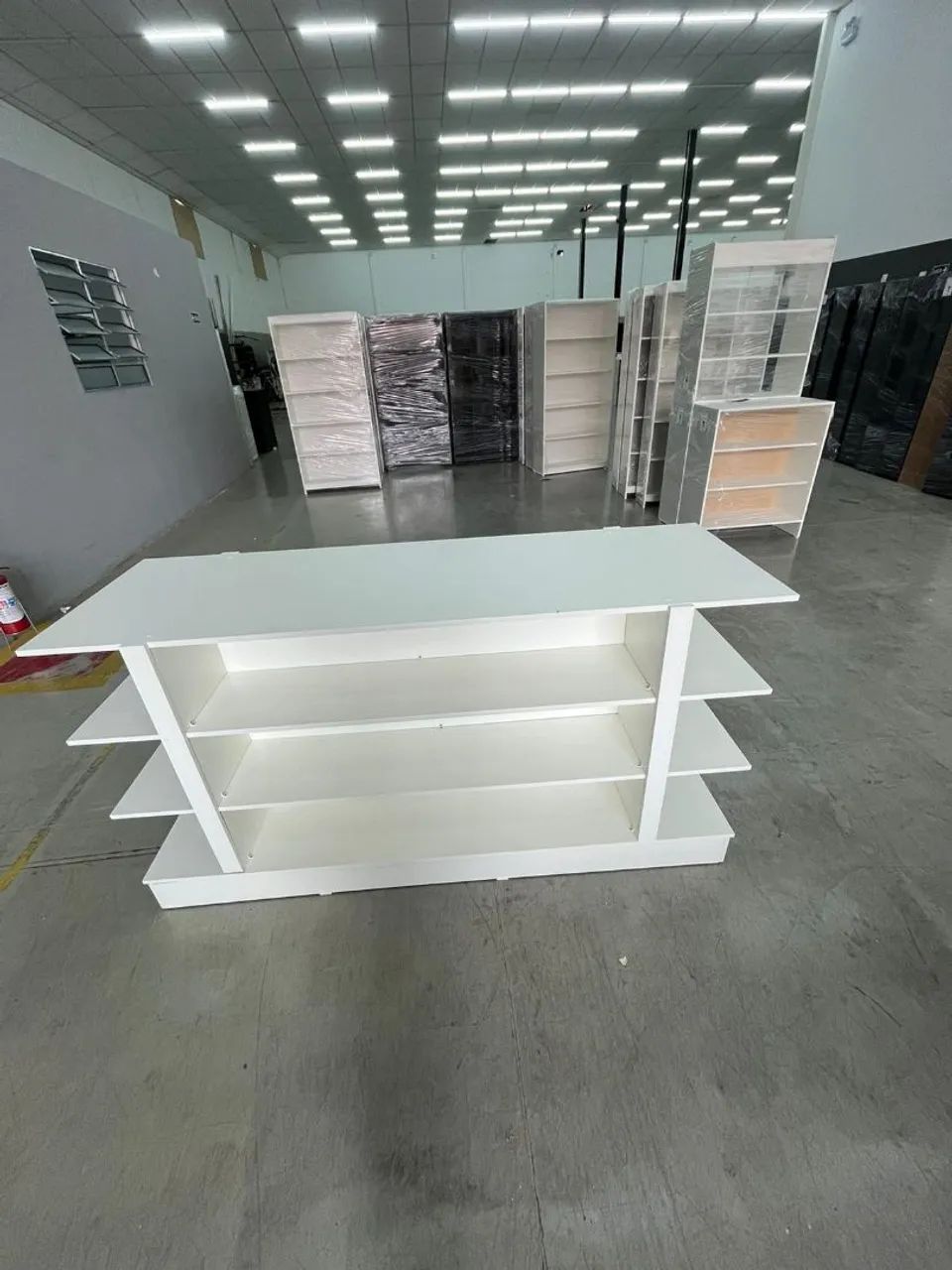 Gôndola com parte superior reta MDF 