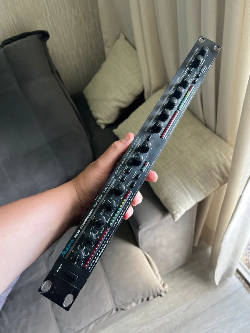 Compressor/Limiter Alesis 3630 - Foto 2