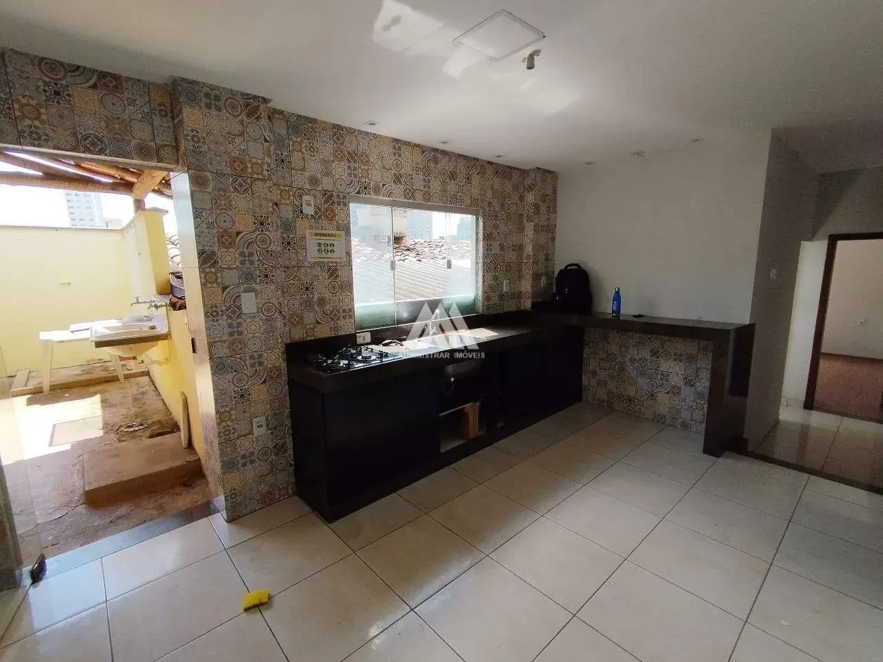 Alugo casa em Itaúna em bairro com excelente localização!