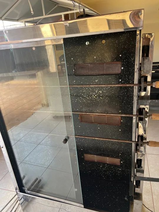 Máquina de assar frango 