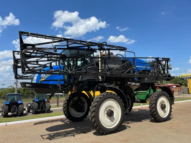 Pulverizador New Holland Defensor 2500