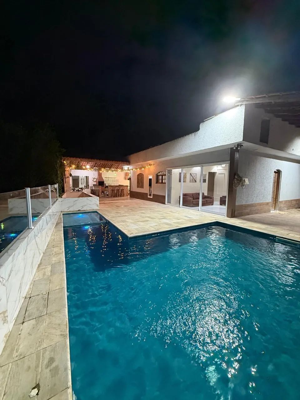 Casa de temporada com piscina e churrasqueira