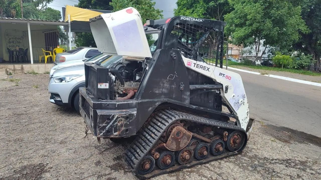 Mini carregadeira de esteiras marca :terex PT50 ano 2011