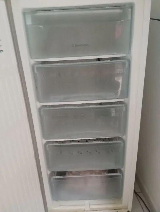Freezer Vertical Electrolux FE18 145 Litros - Foto 2