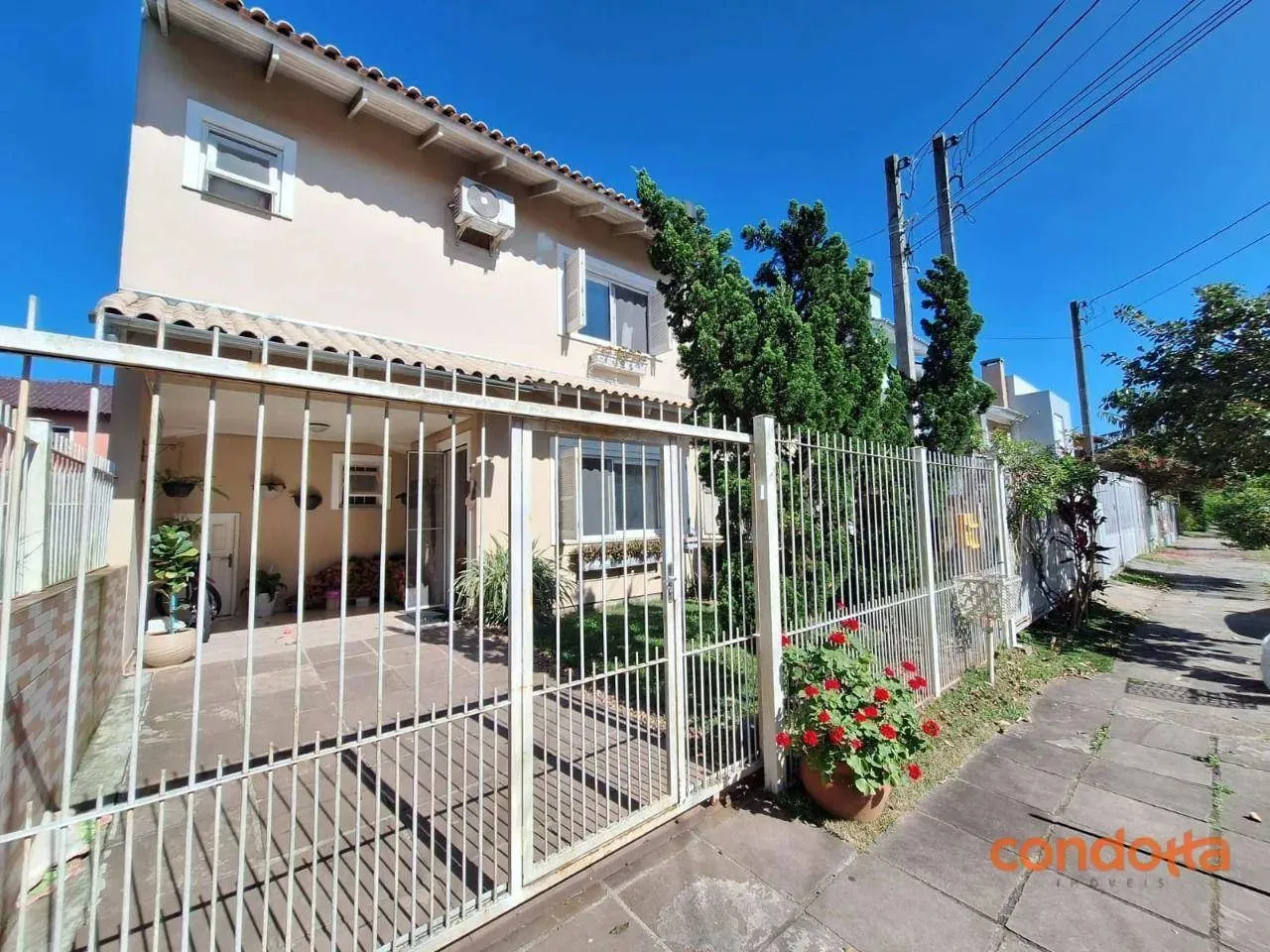 Sobrado com 2 dormitórios para alugar, 140 m² por R$ 5.904,17/mês - Hípica - Porto Alegre/
