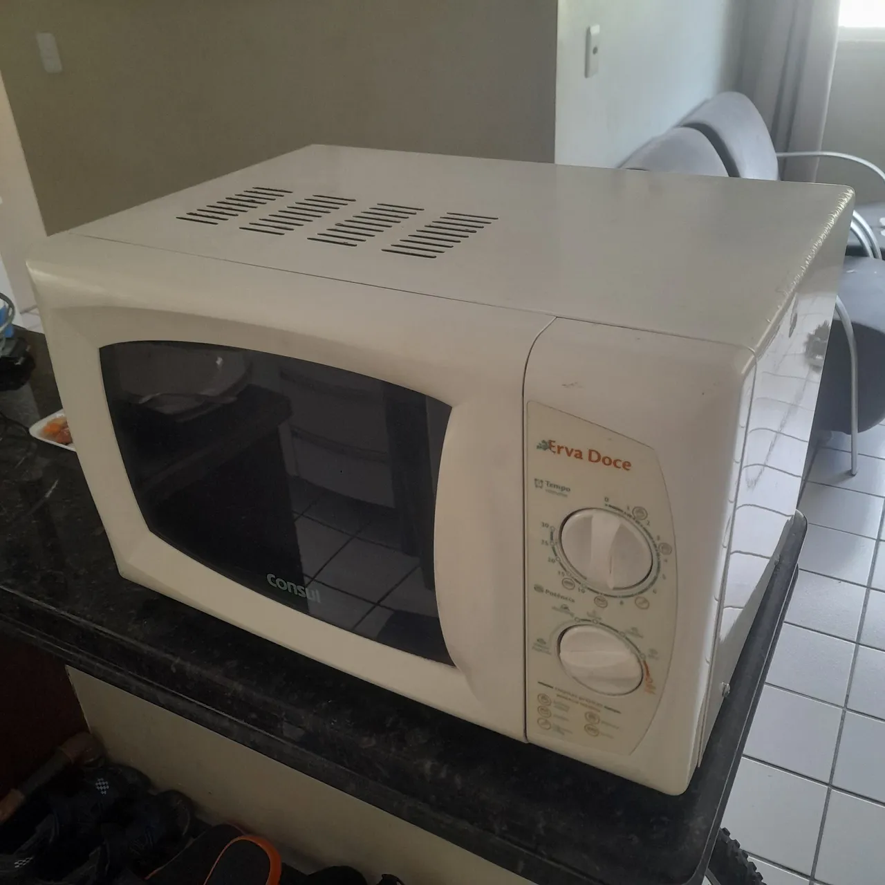 Microondas Consul Erva Doce 150,00