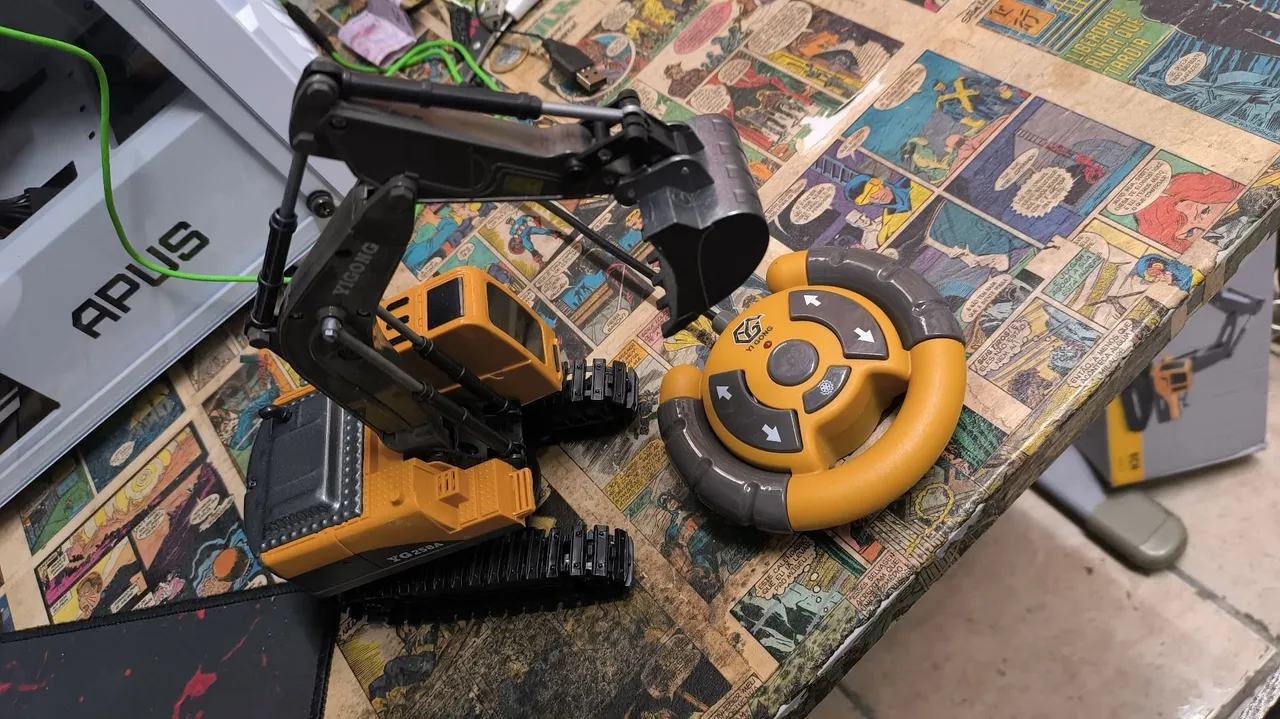Escavadeira de Brinquedo com Controle Remoto