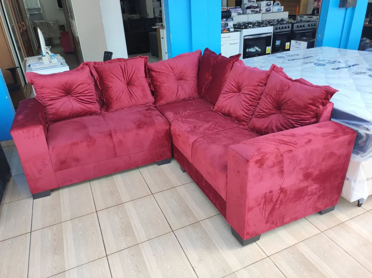 Sofá de canto vermelho com almofadas novo - Foto 4