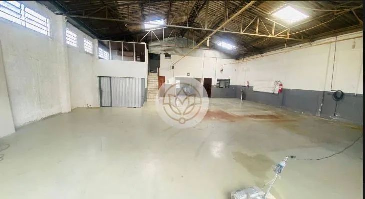 Imóvel com casa Residencial e Barracão comercial no bairro Pinheirinho. - Foto 2