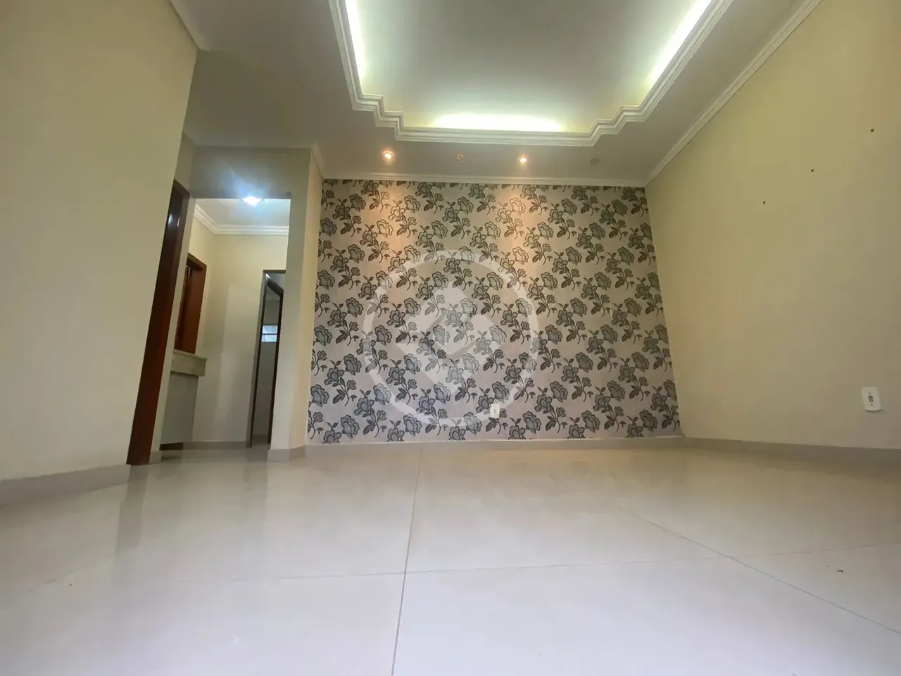 CASA EM VÁRZEA GRANDE 4 QUARTOS SENDO 1 SUÍTE , COM CHURRASQUEIRA CARVÃO NA ÁREA DE LAZER 