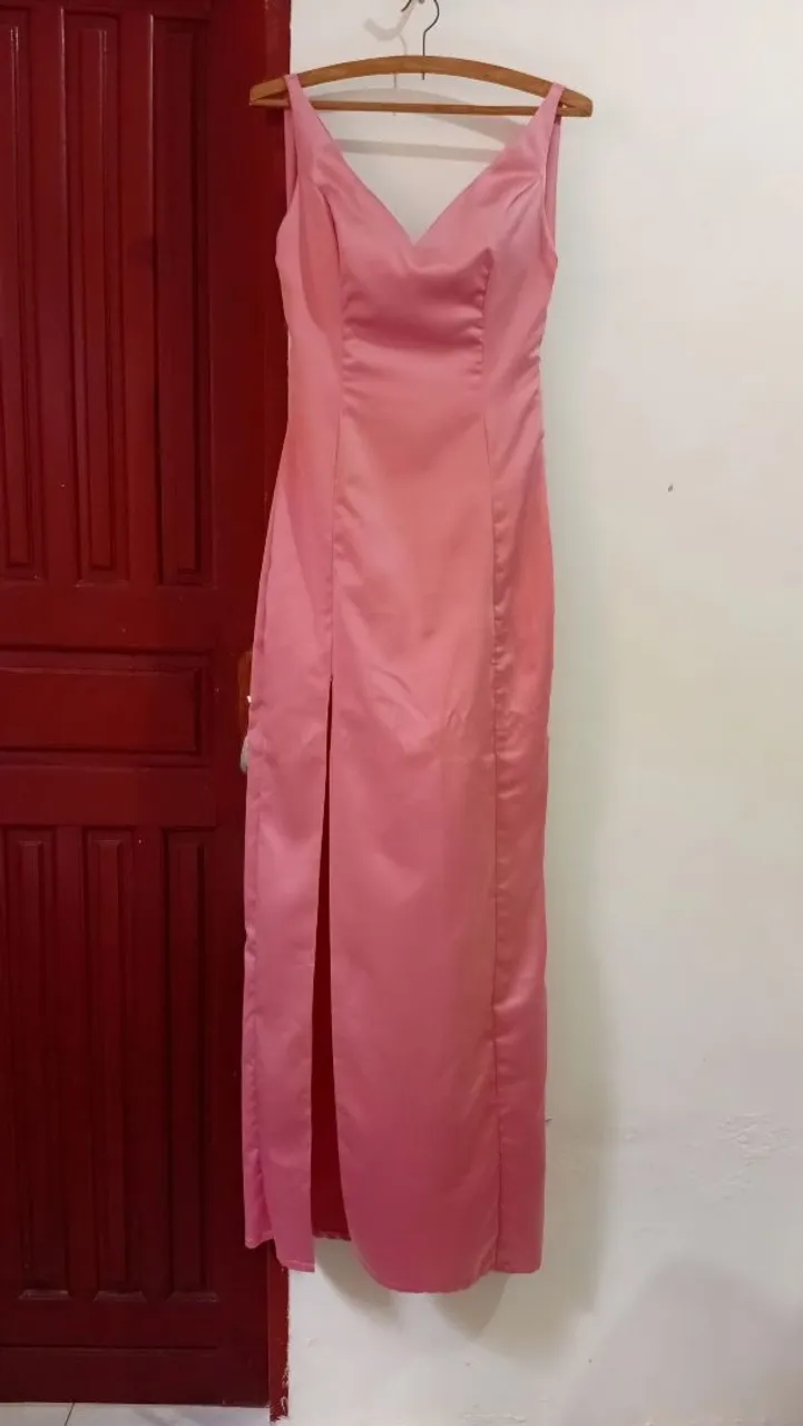 Vestido longo rosa com fenda - Elegância garantida!