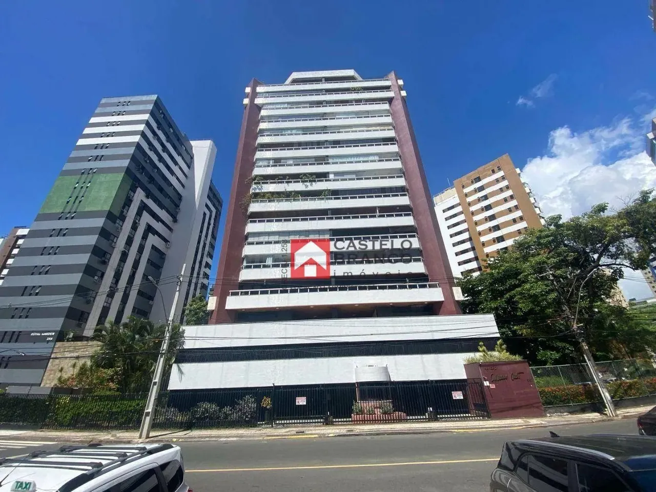 Mansão Calasans Neto - Apartamento Cobertura, Tipo Duplex com 5 Suítes e 510m², disponível