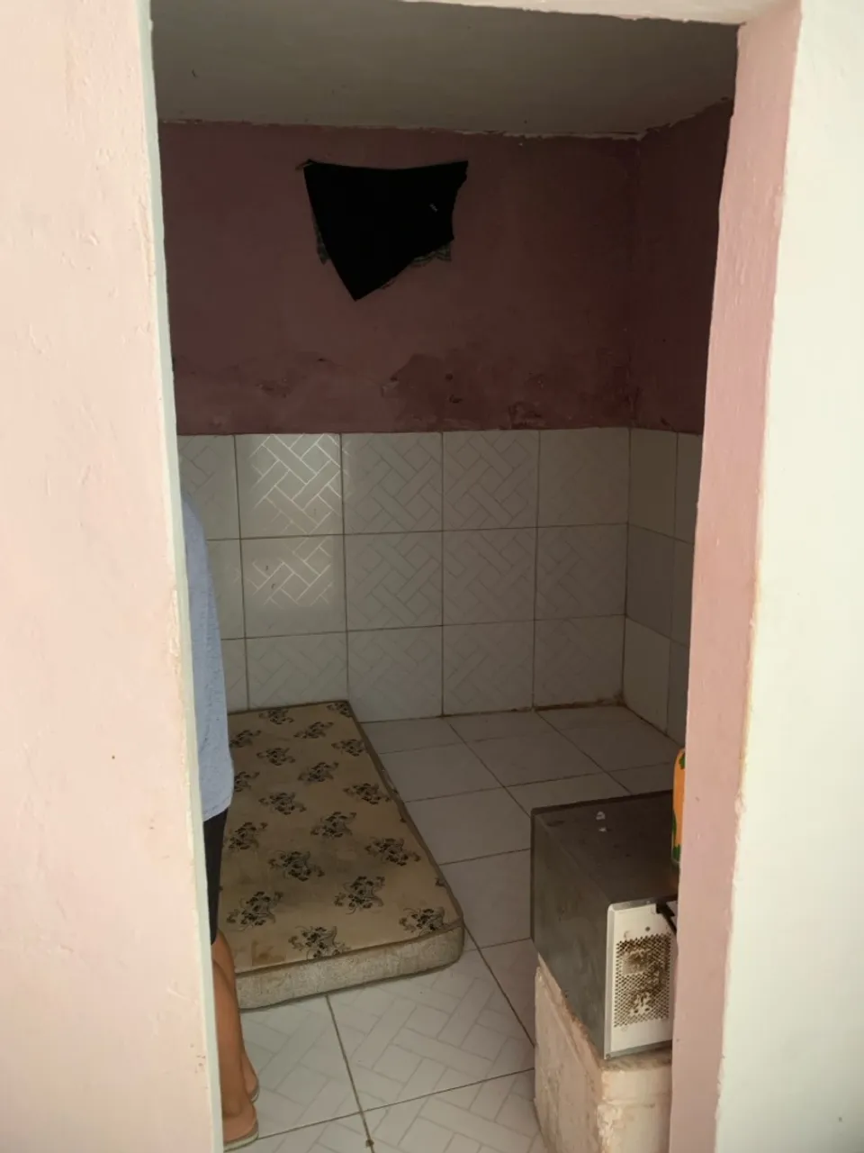 Vendo Casa 2|4 Sala cozinha Banheiro Áreas