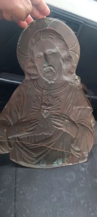 Quadro antigo em bronze leia a baixo  - Foto 2