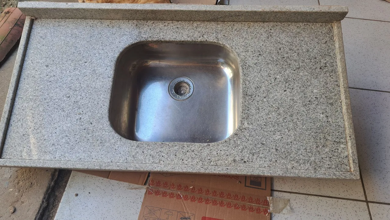 Cuba de pia em granito com aço inox